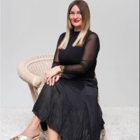 Christi👠E Deals In Hee👠S