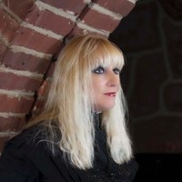 Toni Eck (Antonia Watts)