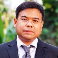 Khristian Dalumpines