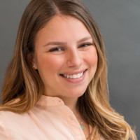 Alexia Khouri-Gomide, Fsa, Fcia, Cera