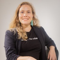 Letícia M. V. Medina