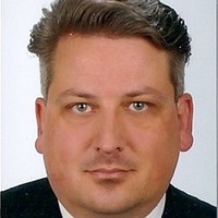 Uwe E.