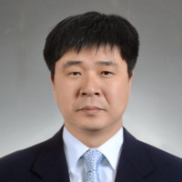 Yong-Jun Lee