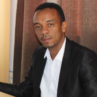 Tsinavalona RAZAFIMAHATRATRA