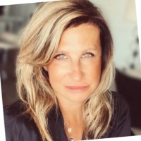 Traci Kaniaris