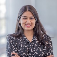 Priya Taparia, Pe