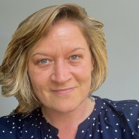 Dr Stacey Mearns