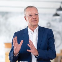 Jörg Debé