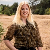 Linda Van Oudenaren