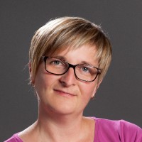 Martina Knavs