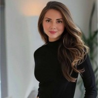 Yanina Leon