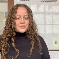 Maria Eduarda Azzi Veloso