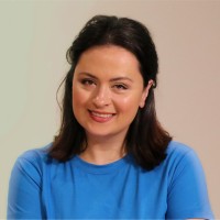 Nahal Karbasiesfahani