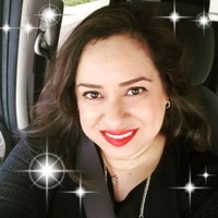 Yvette León