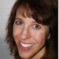 Julie Snyder, Cmt