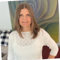 Iwona Cholewa, CFA, MBA