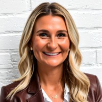 Chloe Guschewski, Mba