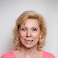 Lynn M Henderson