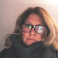 Dobay, Linda