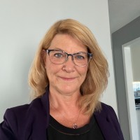 Victoria Miecznikowski, Ma, Abc