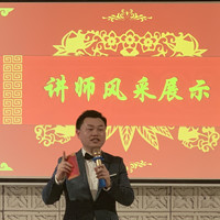 施大伟