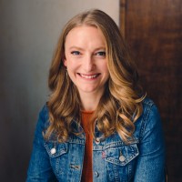 Ellie Burkett (Schneider)