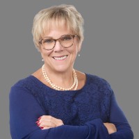 Suzanne Nadwodny Sells Real Estate