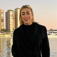 Robyn R.