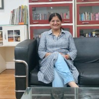 Dr Varsha Varwandkar