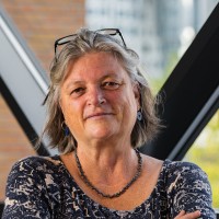 Mette Elise Larsen