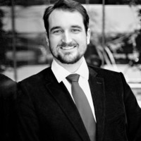 Dylan Lesan, Pe