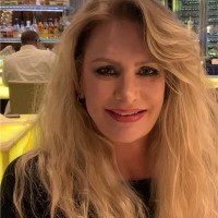 Kari Lynch - Koerper