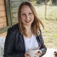 Varga Marianna (Kamélia kert)