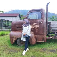 Desy Isrania