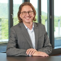 Dr. Oliver Schnerr