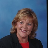NADINE LOWE