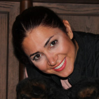 Mona Bayat