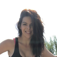 Arezu Flores