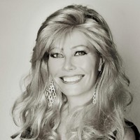 Becky Maes Md