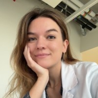 Esther Van Hoolst