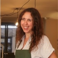 Laura Neaves