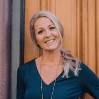 Lesley Moore