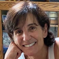 Suzanne Carlos