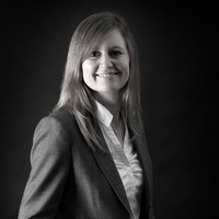 Dr. Julia Usbeck