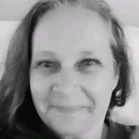 Laura R Bernard