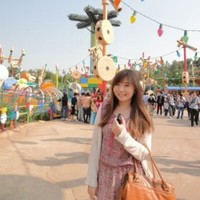 Angela Huang (黃思毓）