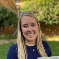 Erin Leos, Mba