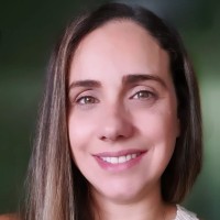 Natalie de Oliveira Caveari