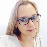 Cinthya Nascimento  ( em busca de recolocação)