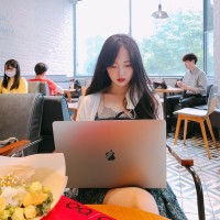 Eun Ji Lee
